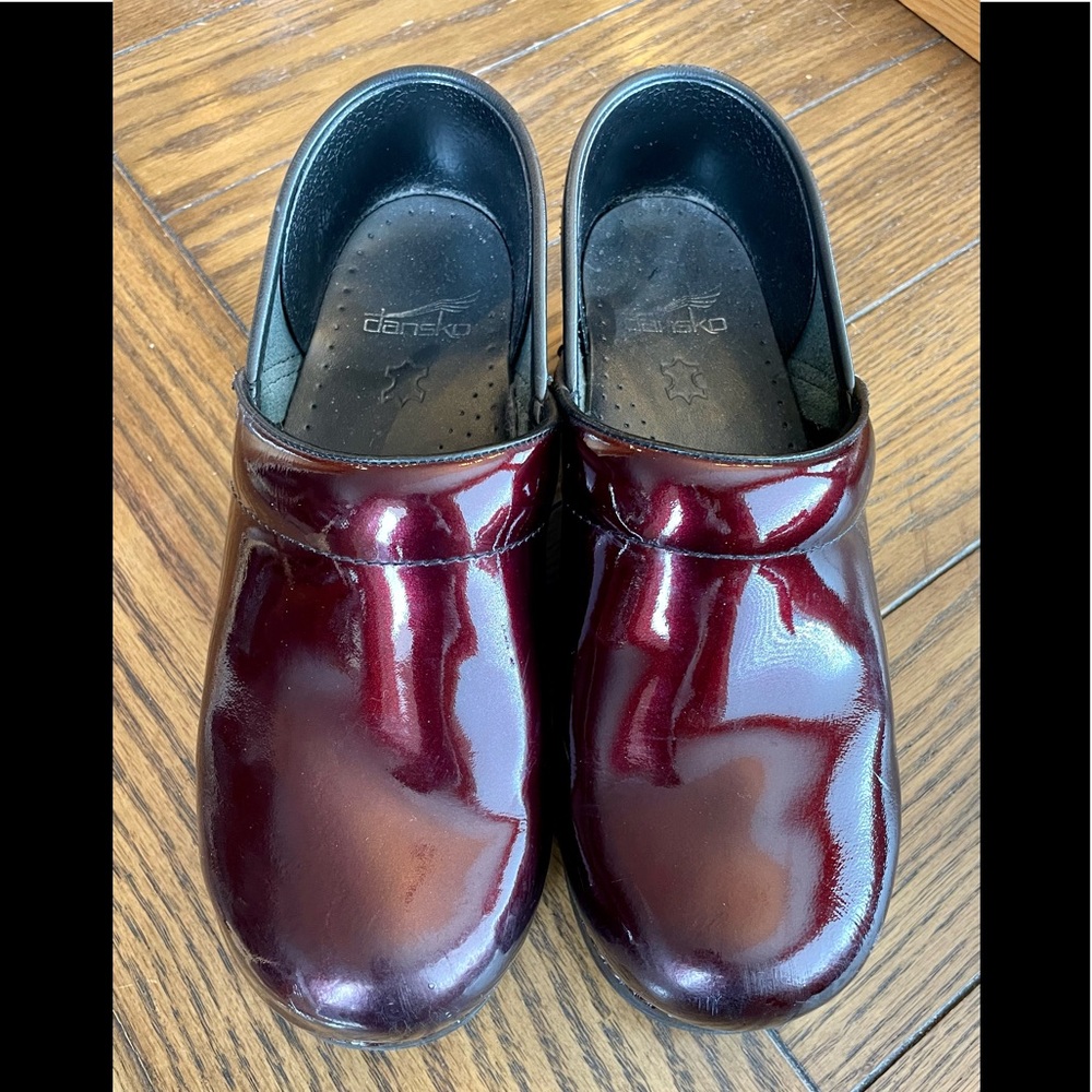 Dansko Shoes Ruby Reds, size 38, excellent tread, good condition, comfortable